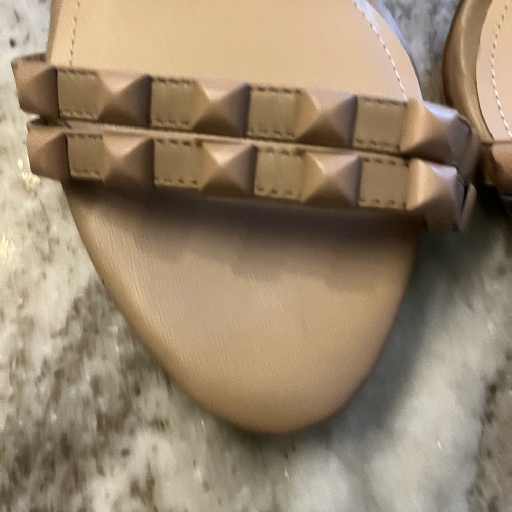 BCBG heels - Picture 5 of 6